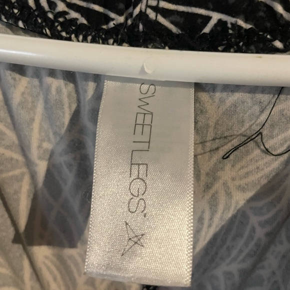 Spider Web Leggings - Picture 2 of 3